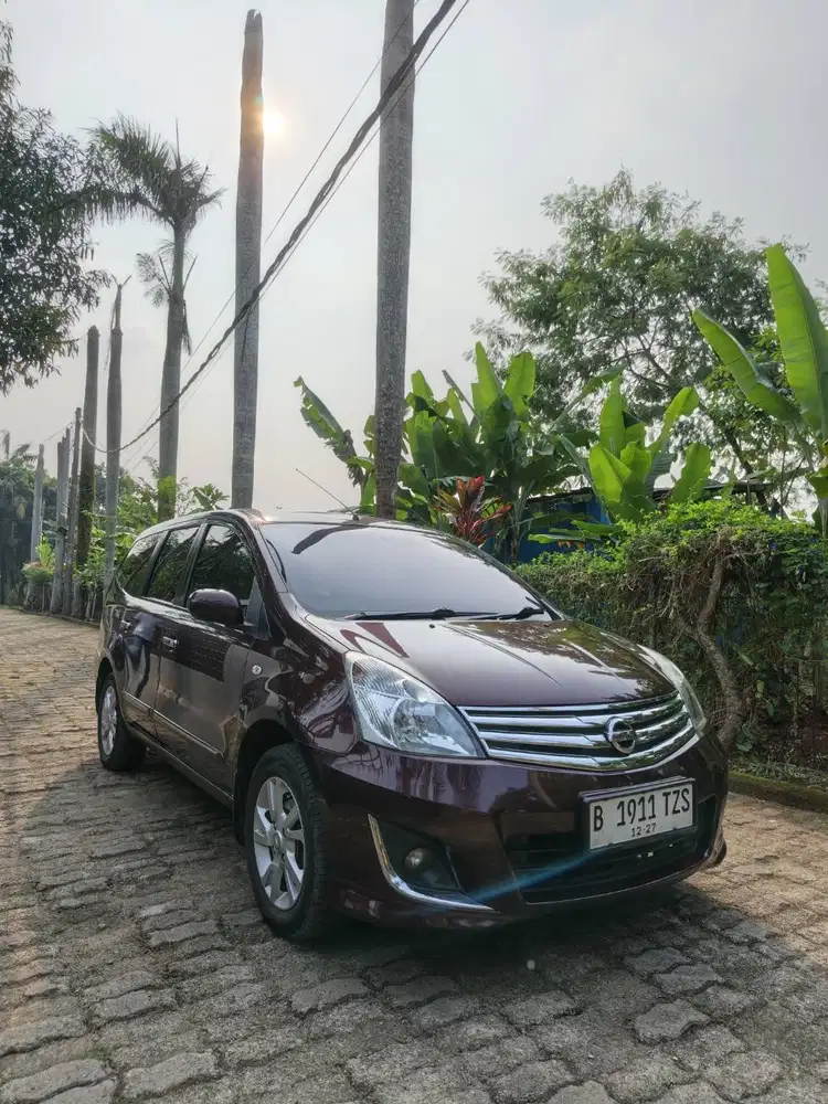 Nissan Grand Livina XV A/T 2012