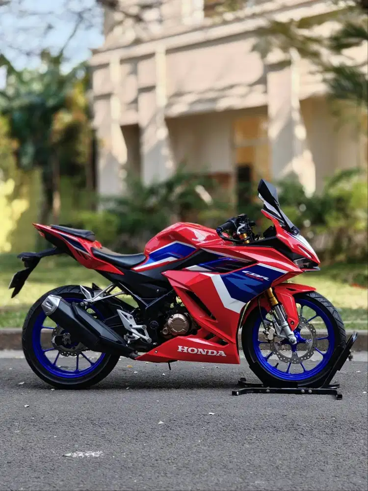 HONDA NEW CBR150R NON ABS TRICOLOR 2023 KM 10K PAJAK ON LIKE NEW