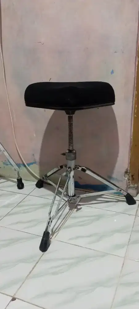 Bangku drum Vespa, Jok SONOR, kaki Yamaha.