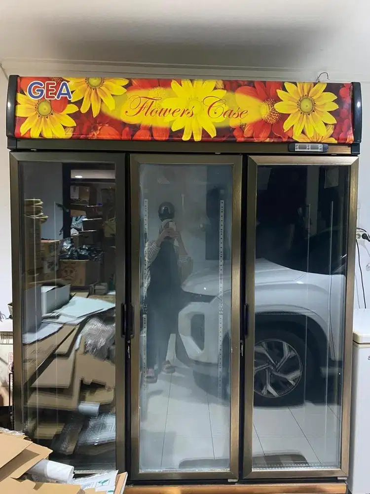 GEA FLOWER SHOWCASE 3 PINTU