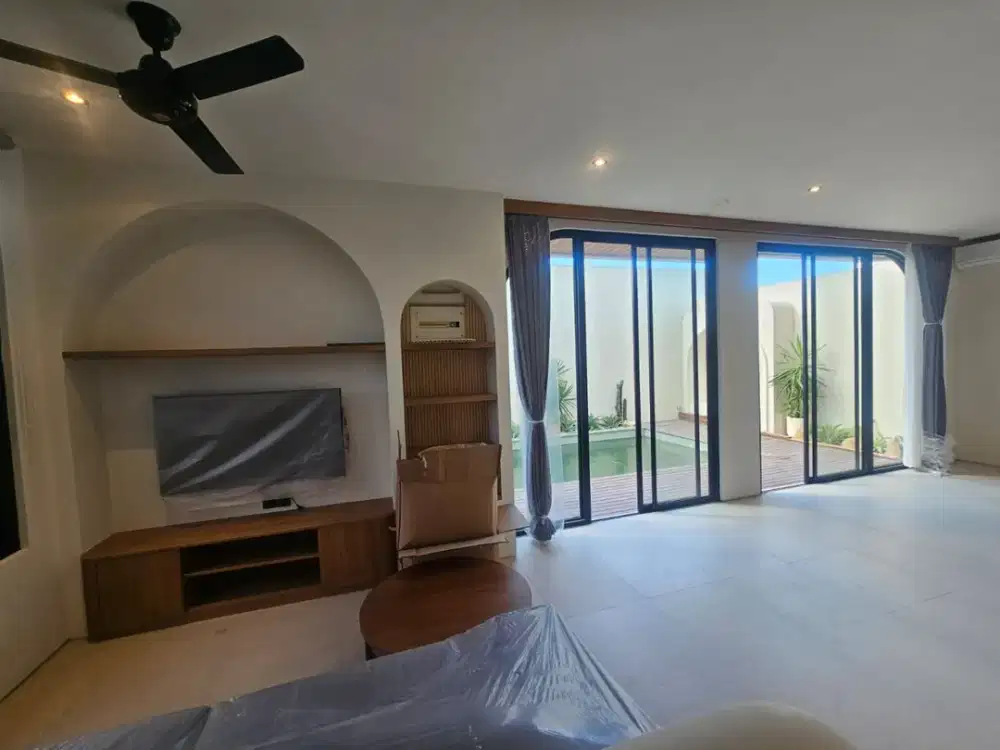 Dijual Modern Tropical Villa Baru Siap Sewa dengan Kolam Renang Pribadi Dekat Pantai Mengening Cemagi