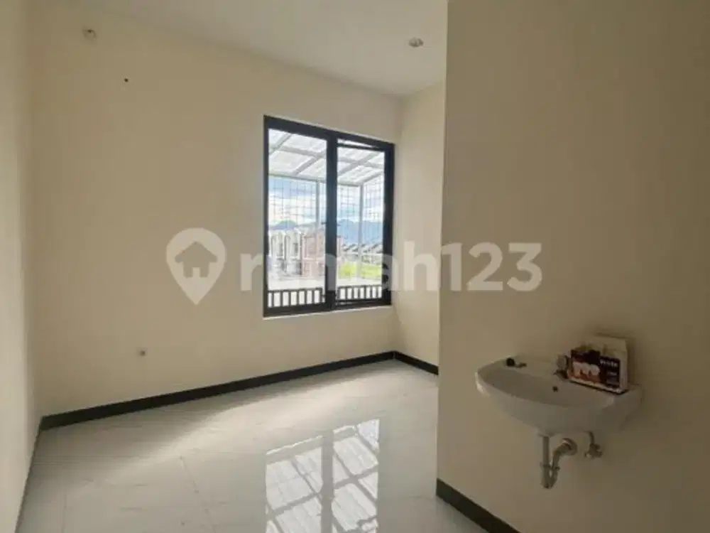DISEWAKAN RUMAH 2 LANTAI DI GARDENVILLE TAMAN KOPO INDAH