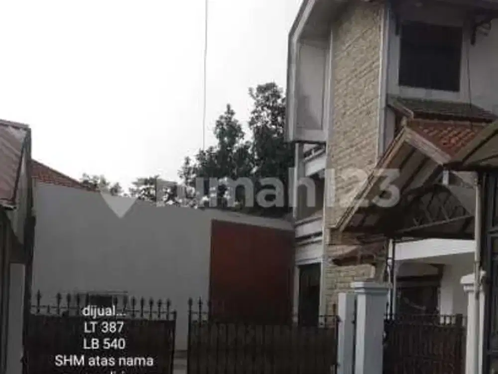 Di Jual Rumah Luas bisa Muat Banyak Mobil di Daerah Buah Batu