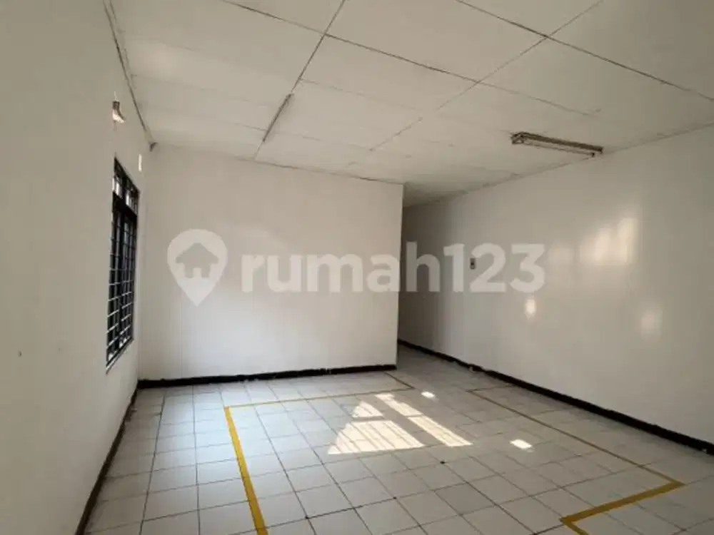 Disewakan Ruko Strategis di Taman Kopo Indah 3 – Lebar 8 Meter!