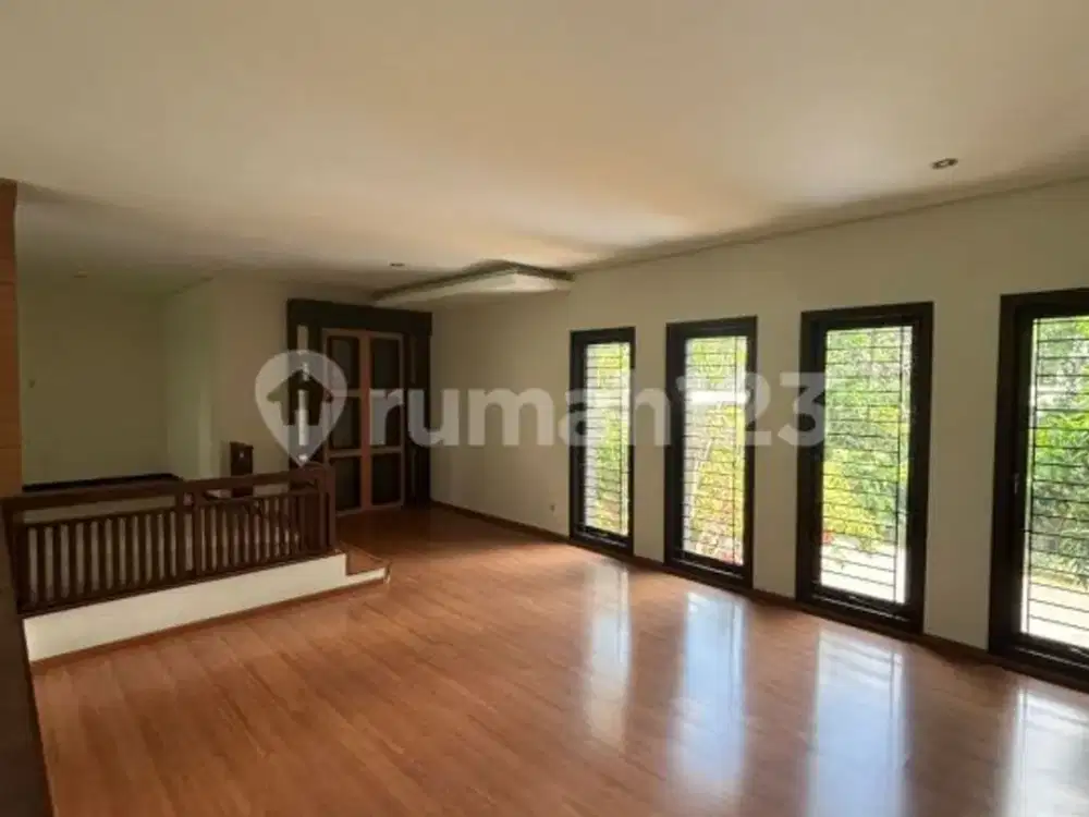 Dijual Rumah Eksklusif Semi Furnish di Setraduta Bandung