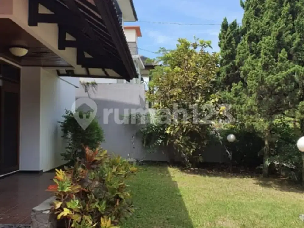 Dijual Rumah Tinggal 2 Lantai Daerah Elit Setramurni Bandung