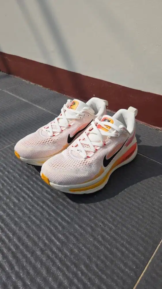 PRELOVED Sepatu Lari Wanita Nike Vomero 18