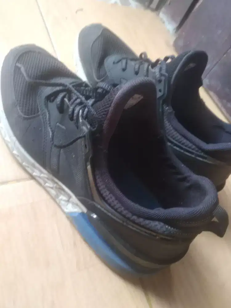 Sepatu New Blcn 43