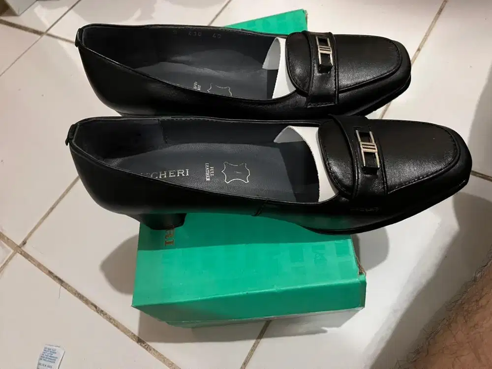 Sepatu Bucherri baru