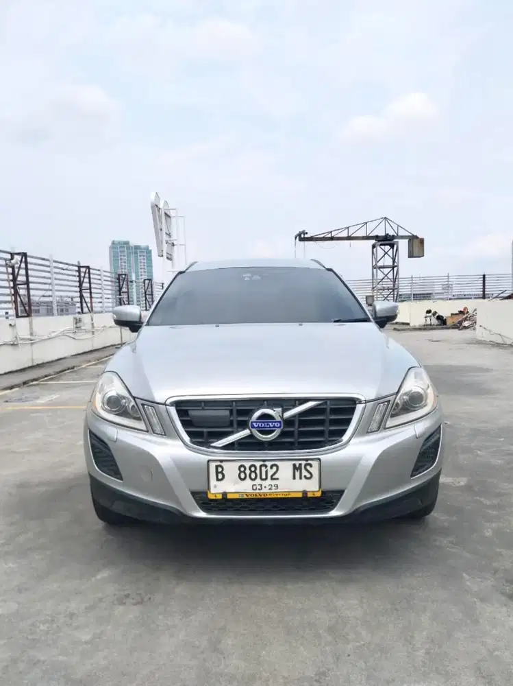 Volvo XC60 T5 Tahun 2012 Automatic Silver Metalik
