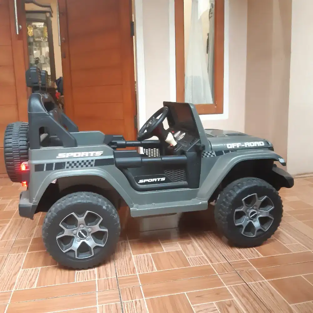 Mainan mobil aki 12 v