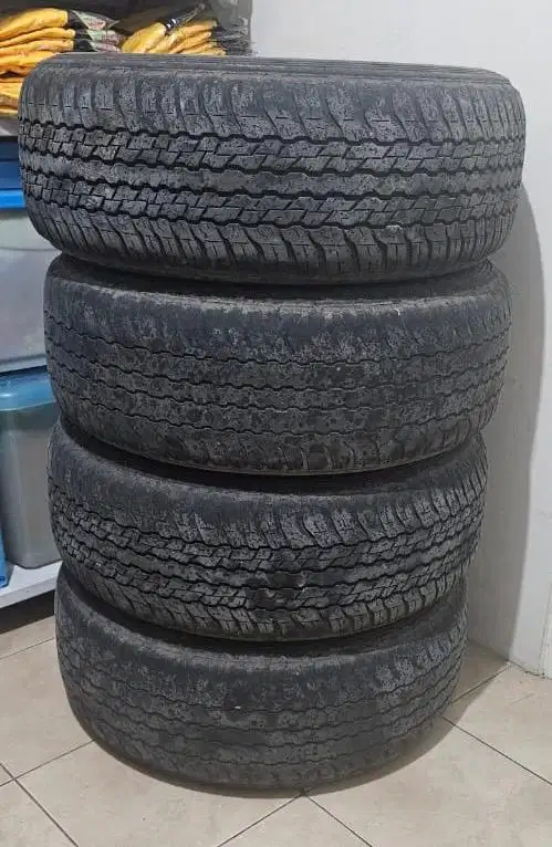 Ban + Velg Hilux R17