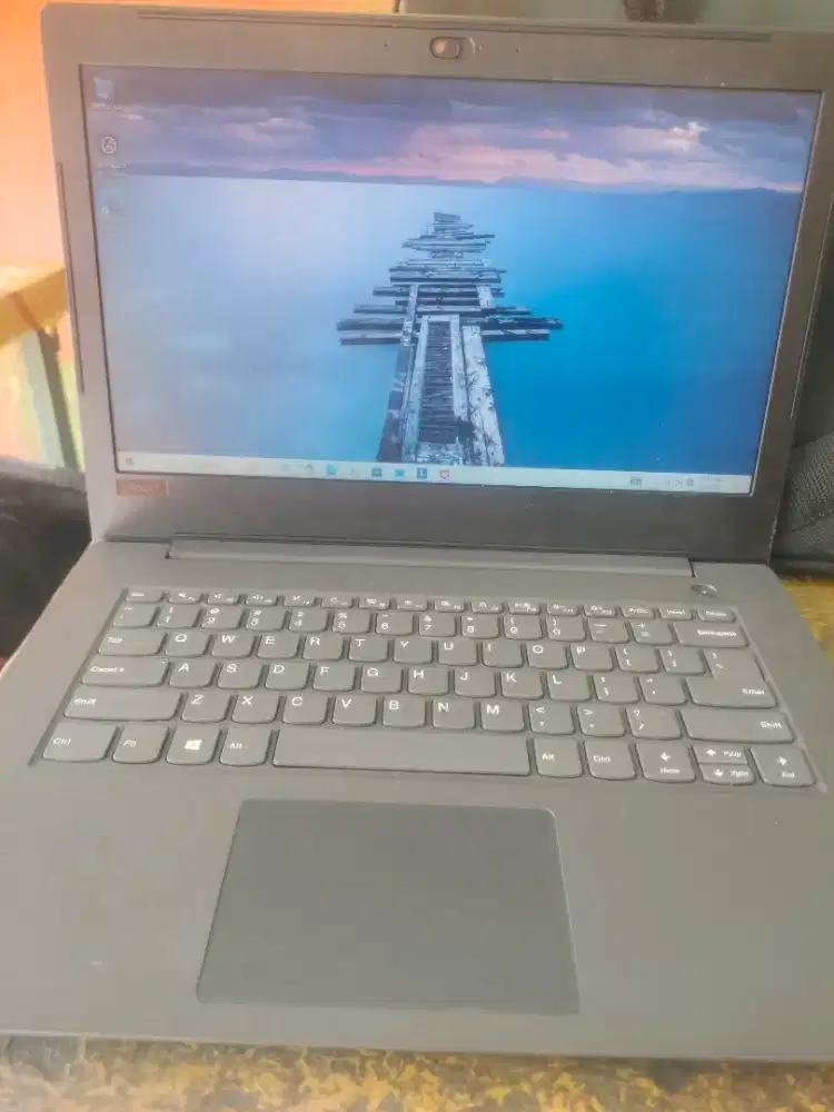 Laptop Lenovo V130