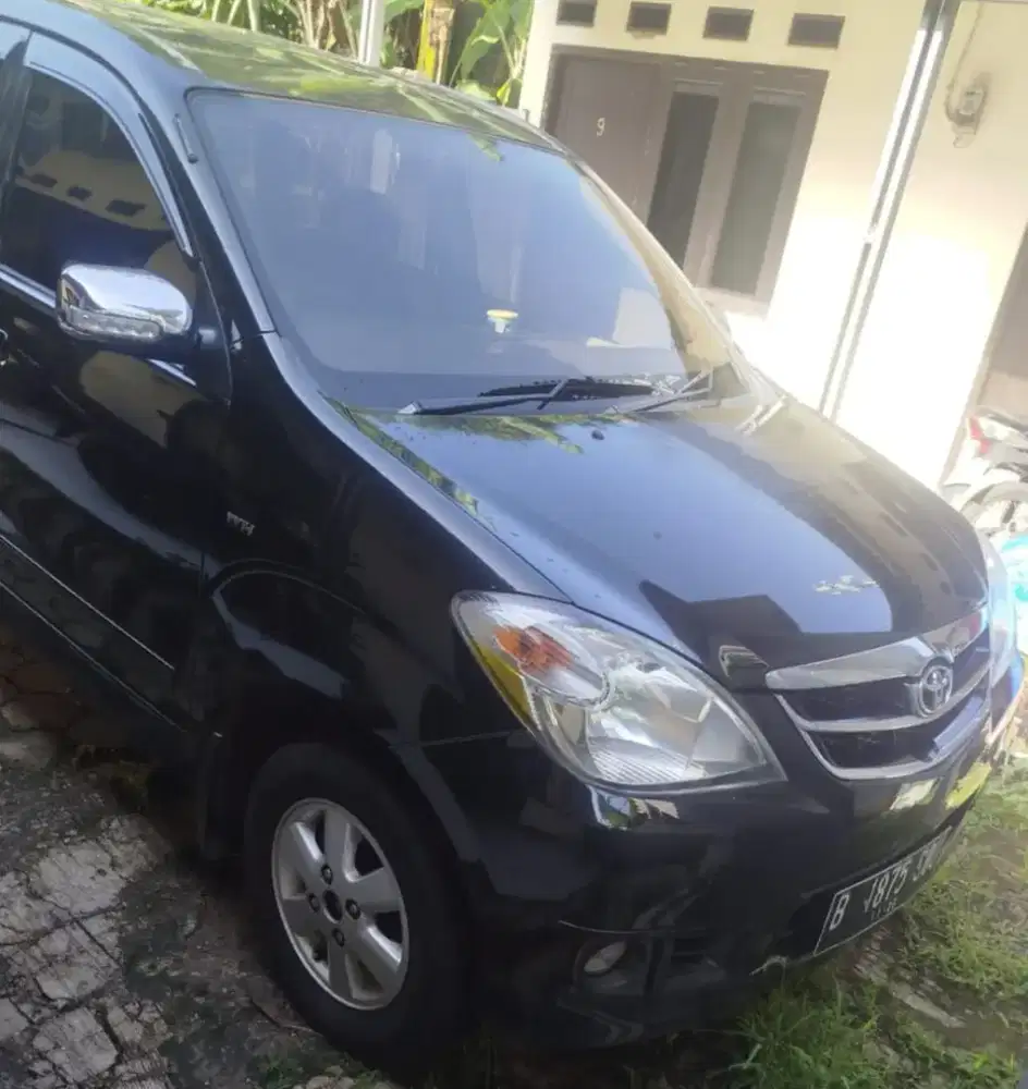 Di jual mobil Toyota Avanza G AT 2011