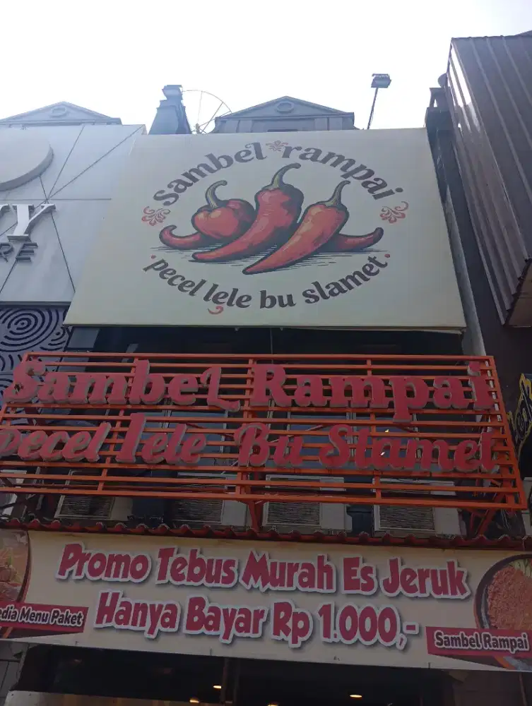 Lowongan pekerjaan waiters (pecel lele bu slamet)