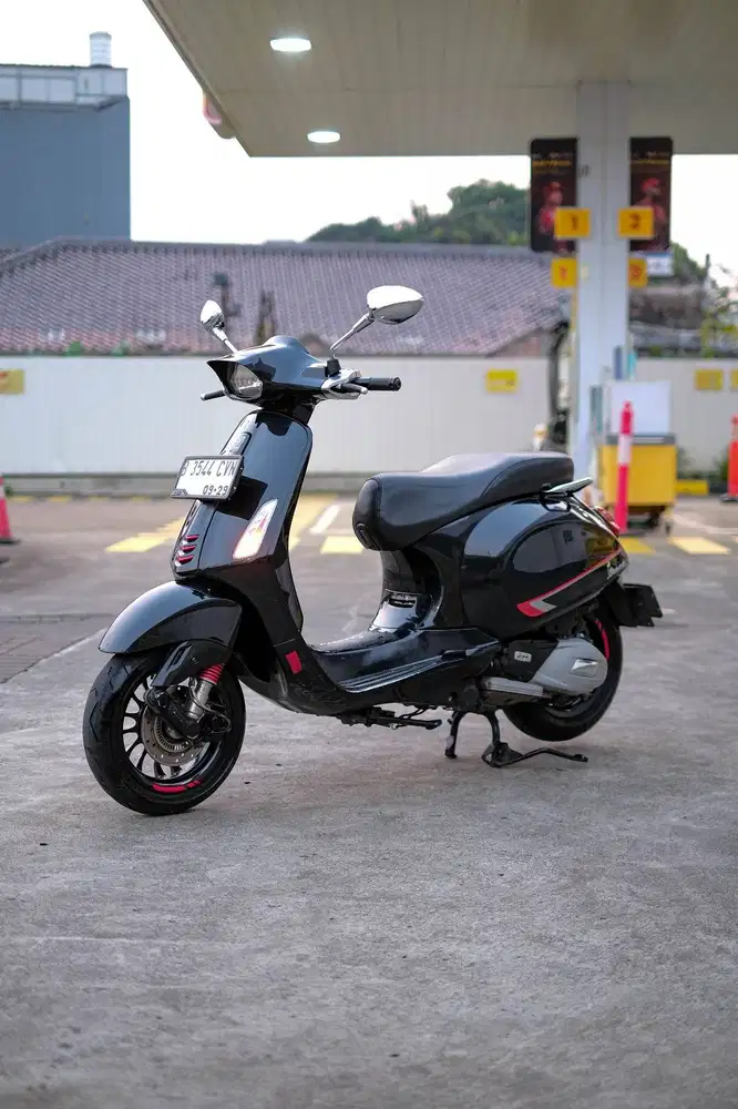 VESPA SPRINT 150 CARBON LIMITED