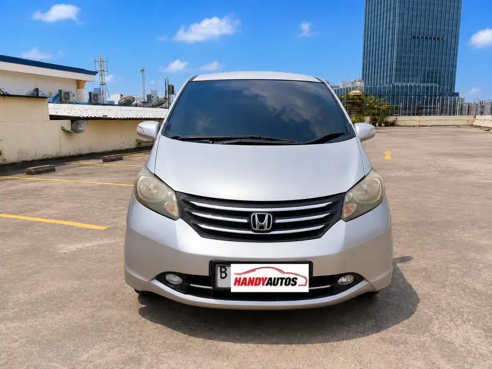 Honda Freed PSD Tahun 2011 Automatic Abu abu muda metalik