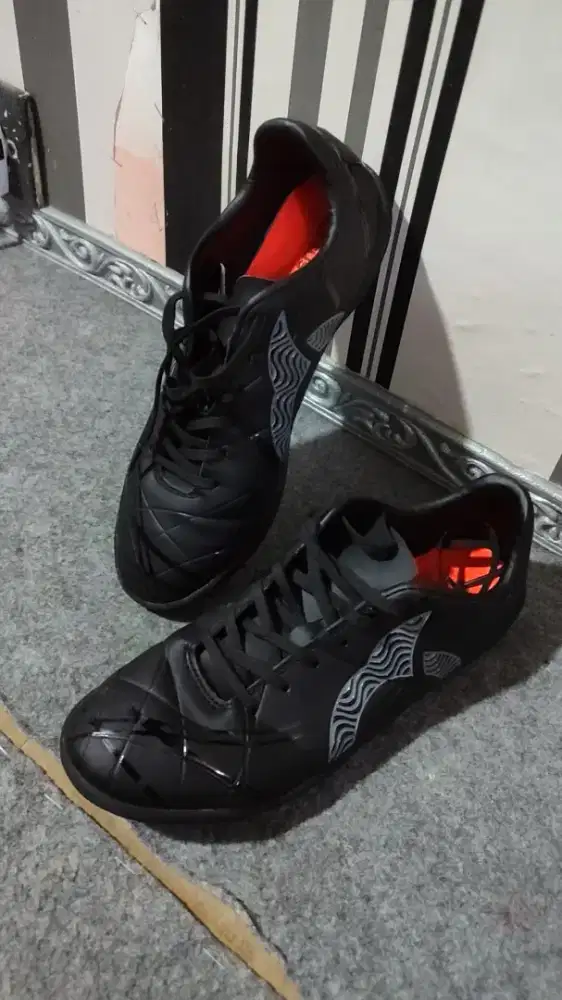 Sepatu Futsal OrtusEight
