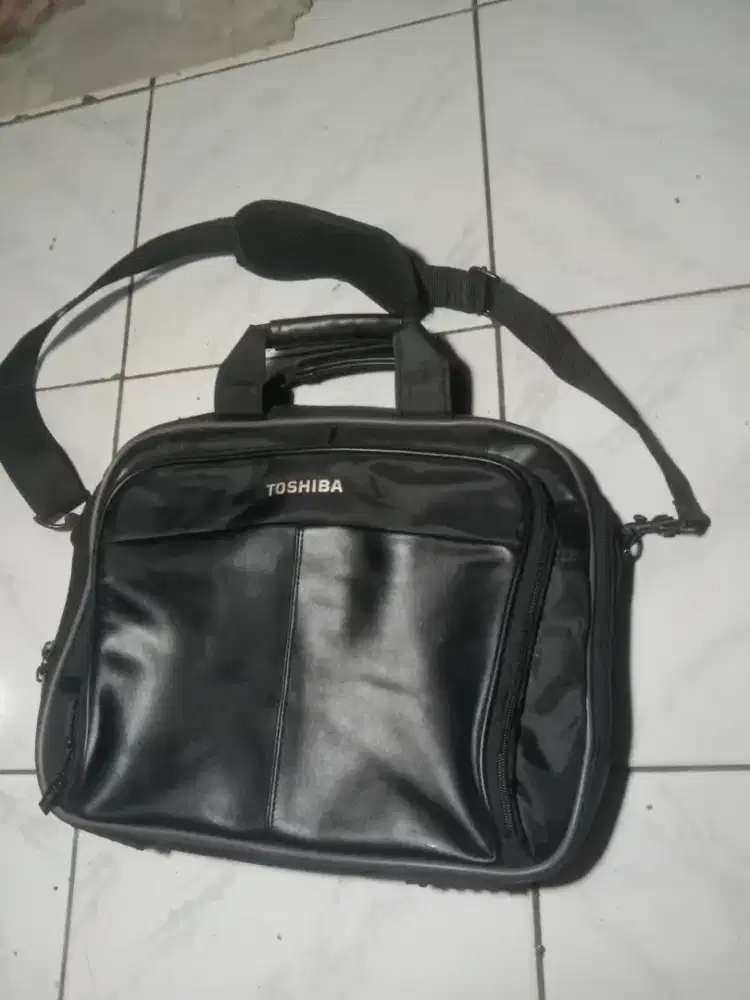 Jual tas laptop ORI merek Toshiba masih bagus mulus