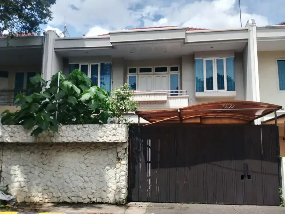 Dijual Cepat Rumah 2 Lantai Taman Kebon Jeruk Intercon