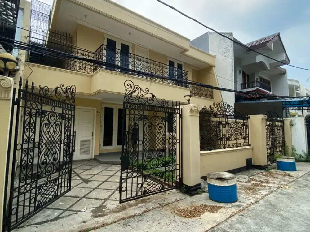 Murah !! DISEWAKAN RUMAH DI KELAPA  GADING 2 LANTAI TIDAK BANJIR SIAP HUNI