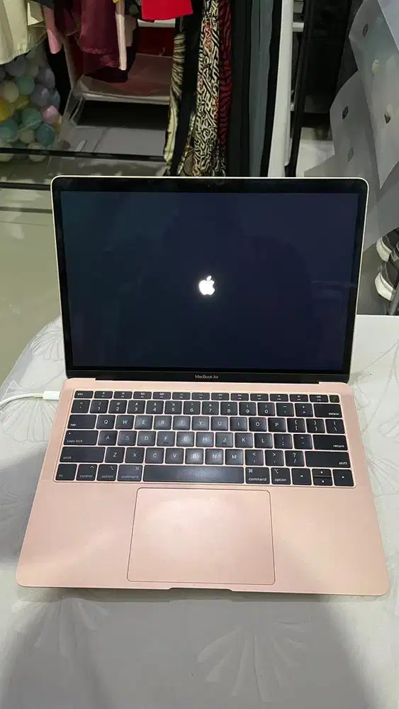 MACBOOK AIR 2019 LIKE NEW