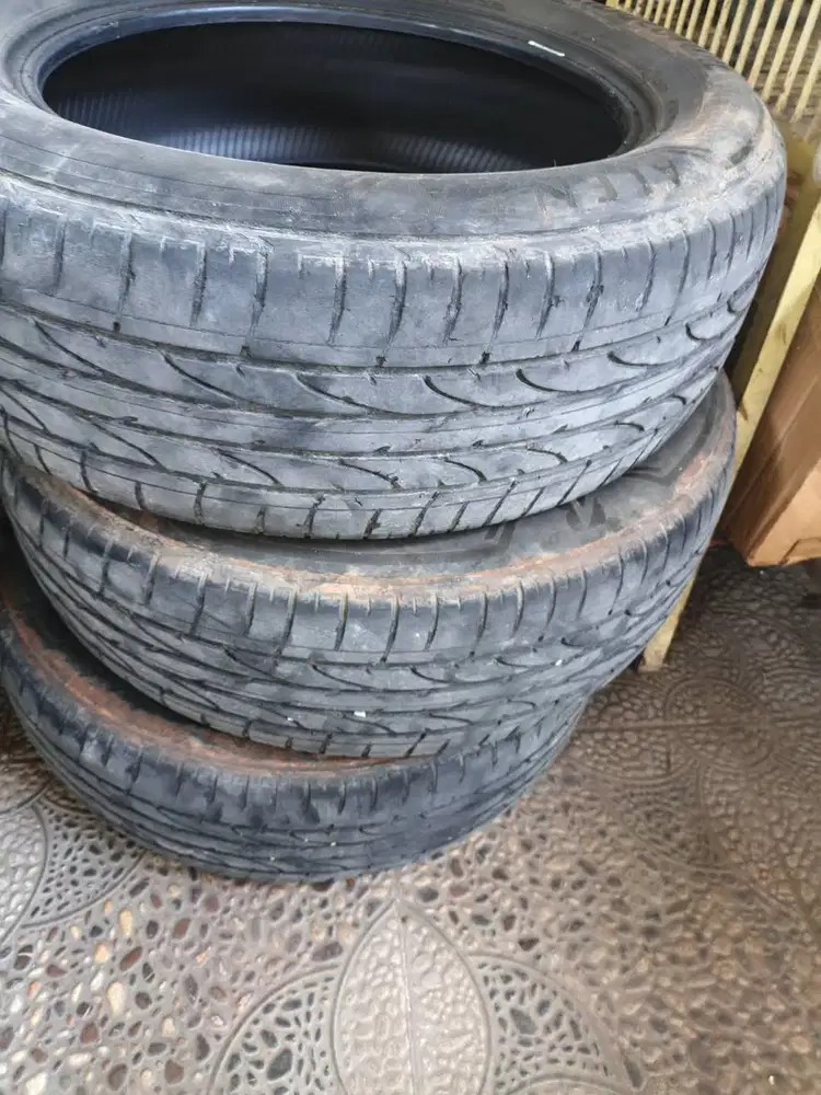 Ban bekas mobil rush
