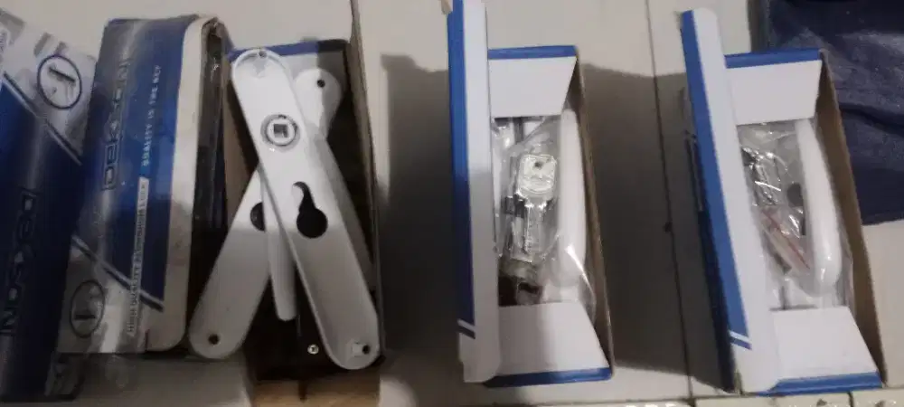 kunci pintu aluminium dekson