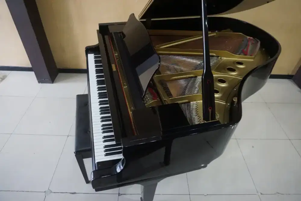 Grand Piano Yamaha G3E - Goldplate