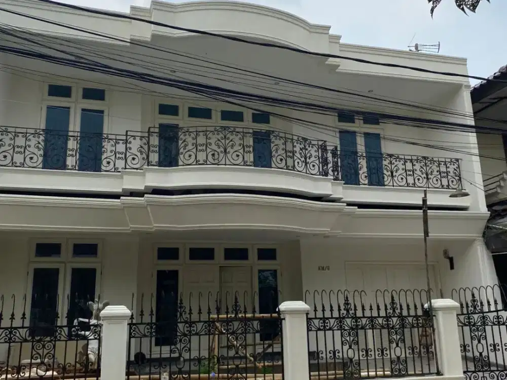 Murah !! DISEWAKAN RUMAH LUAS 2 UNIT GANDENG FURNISHED SIAP HUNI BEBAS BANJIR