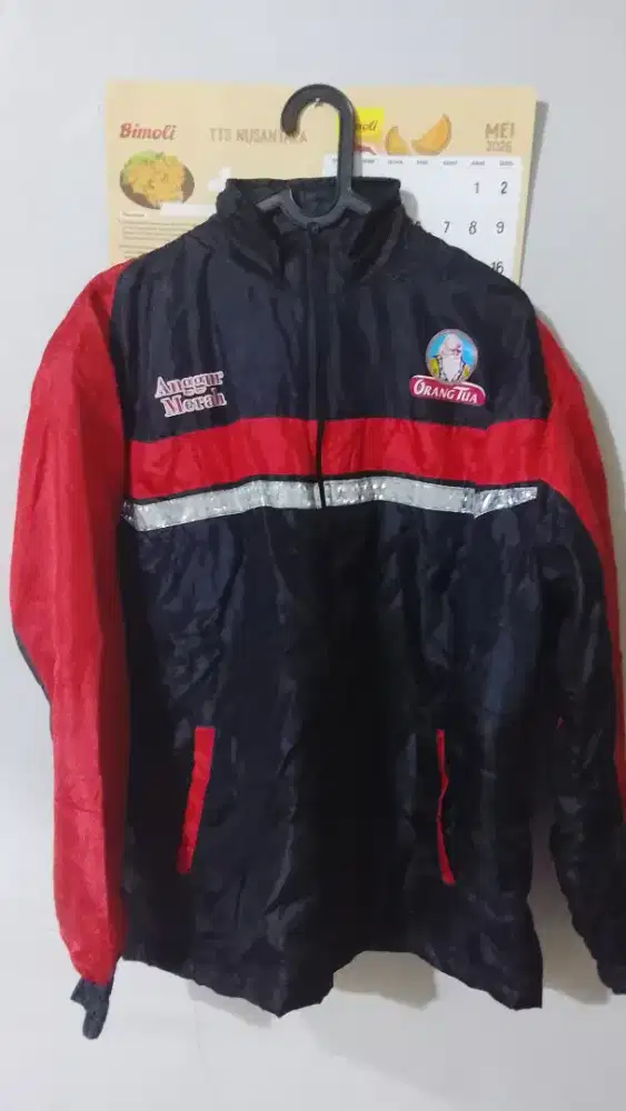 Jaket orang tua anggur merah