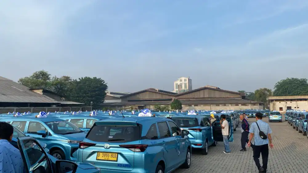 Driver pengemudi online transmover matik manual