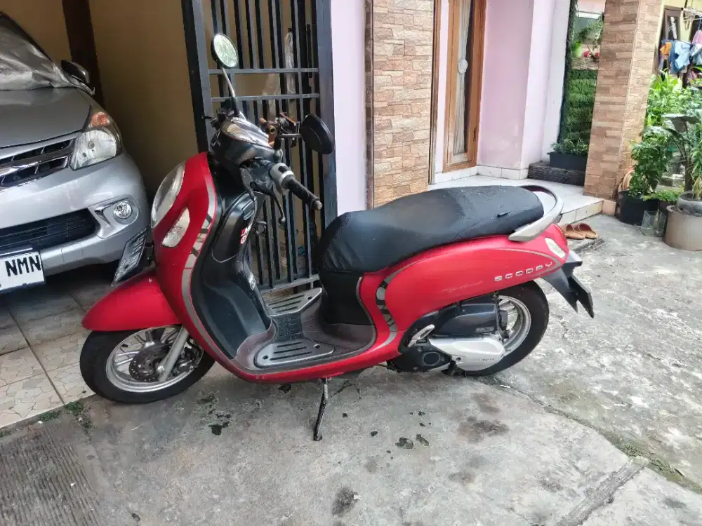 Scoopy 2021 keyles warna merah