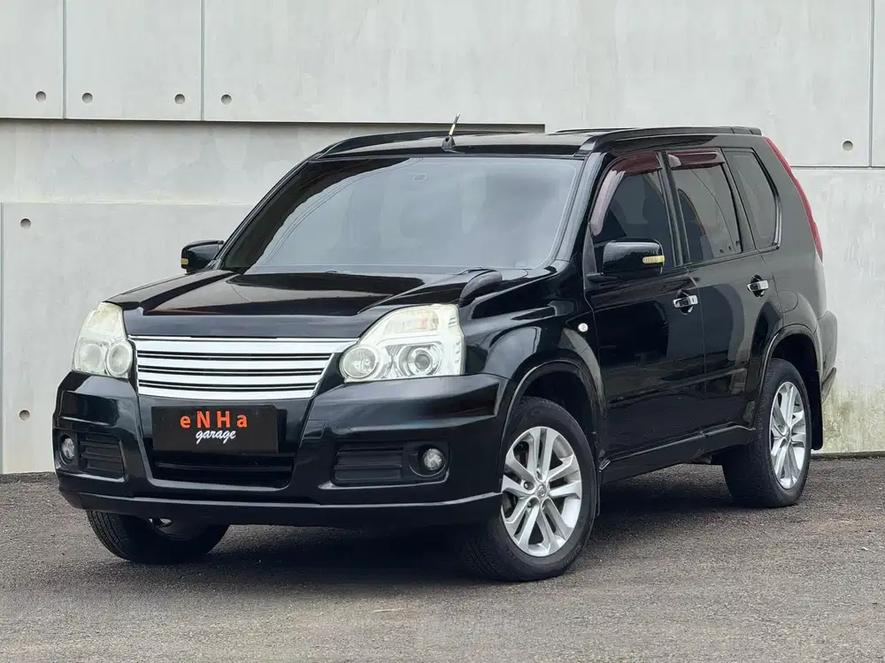 Nissan X-TRAIL 2.5 ST Automatic 2010.. eNHa garage Semarang..