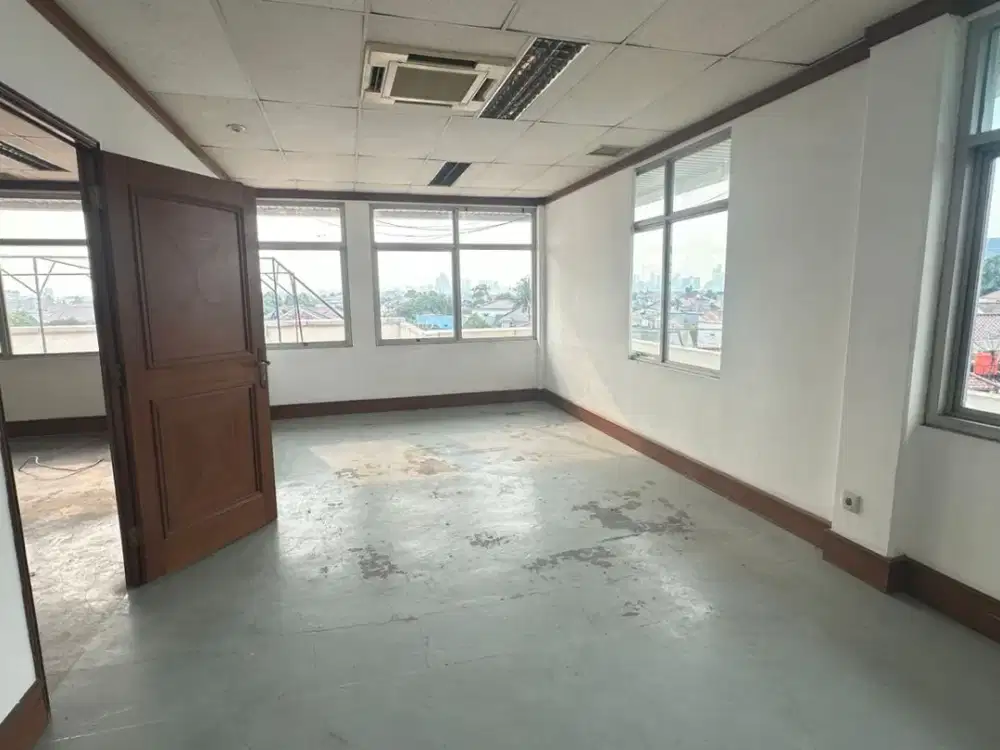 RUANG KANTOR LUAS 120M2