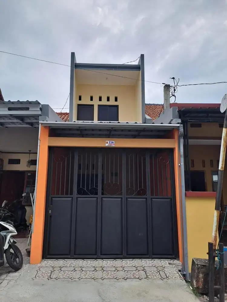 DISEWAKAN RUMAH 2 LANTAI – LOKASI STRATEGIS TENGAH KOTA