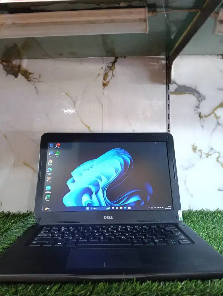 Laptop DELL LATITUDE 3380