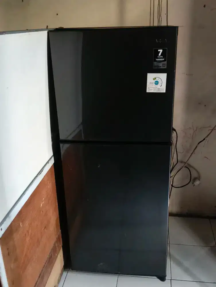 Kulkas aqua 2 pintu
