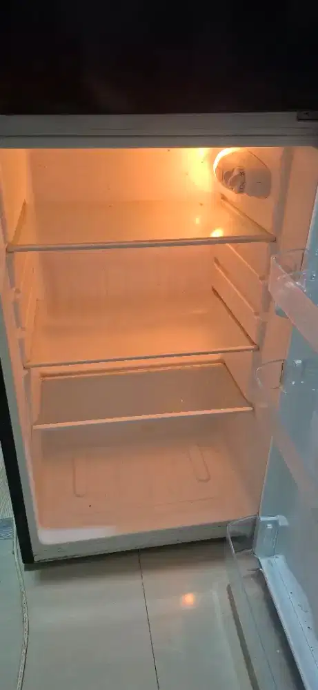 KULKAS CHANGHONG 2PINTU BEKAS