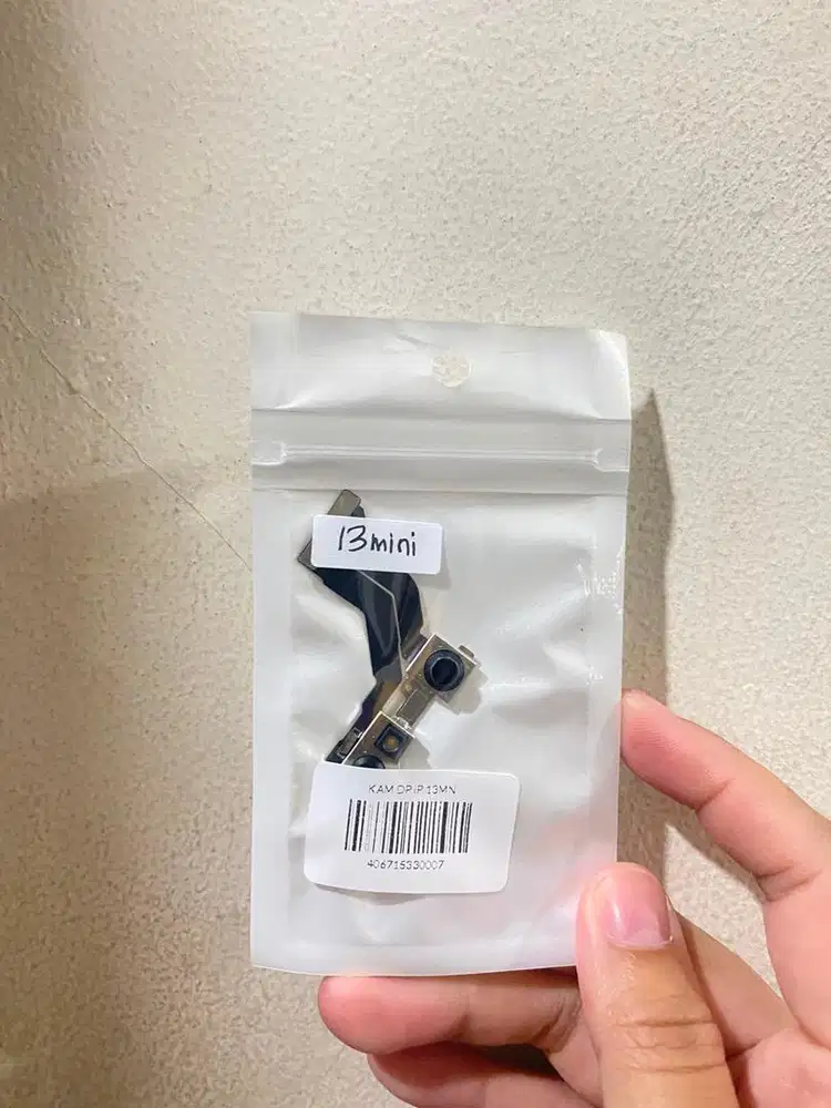 Kamera Depan iPhone 13 mini