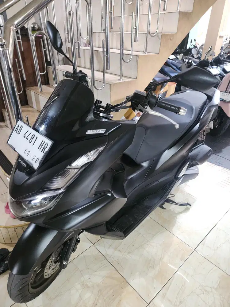 Pcx 160 abs hitam 2023 low km 2ribuan  Gbm bisa kredit atau tunai
