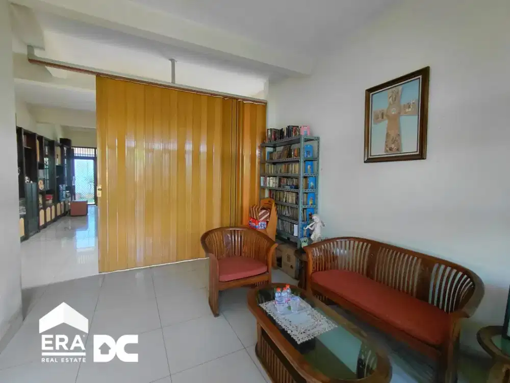 JUAL Rumah Halaman Luas 2 Lantai di Brotojoyo Semarang