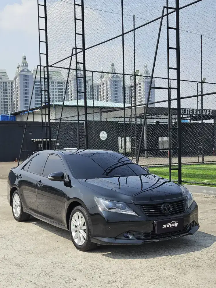 Toyota Camry V 2013
Black on Beige
