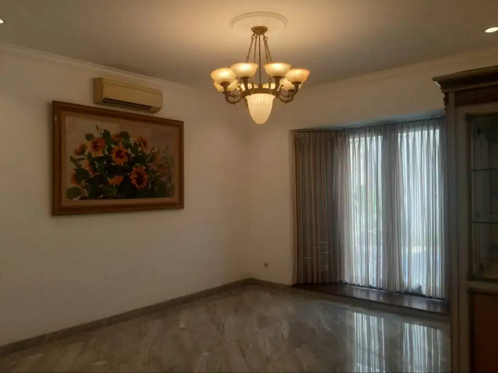 Disewakan Rumah Siap Huni ada Kolam Renang di Pejaten Jaksel GB-18426