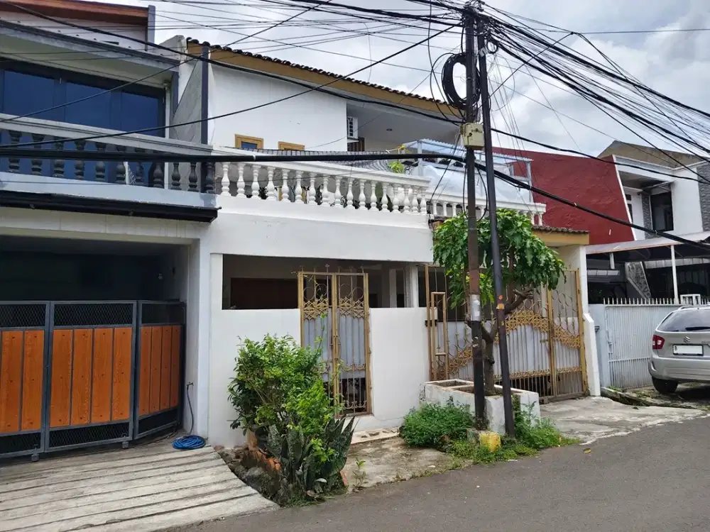 Rumah Pondok Kelapa : 2 Lantai, LT 105 m2, Bagus, Jual Cepat Murah