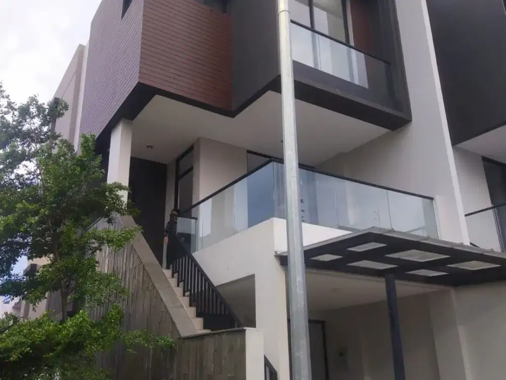 Dijual Rumah Hoek 3lt Cluster Piano, Golf Island PIK