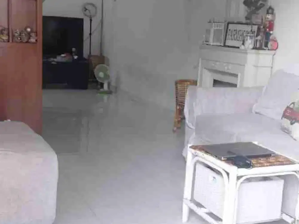 dijual rumah 2 lt hadap selatan dekat pasar sekolah