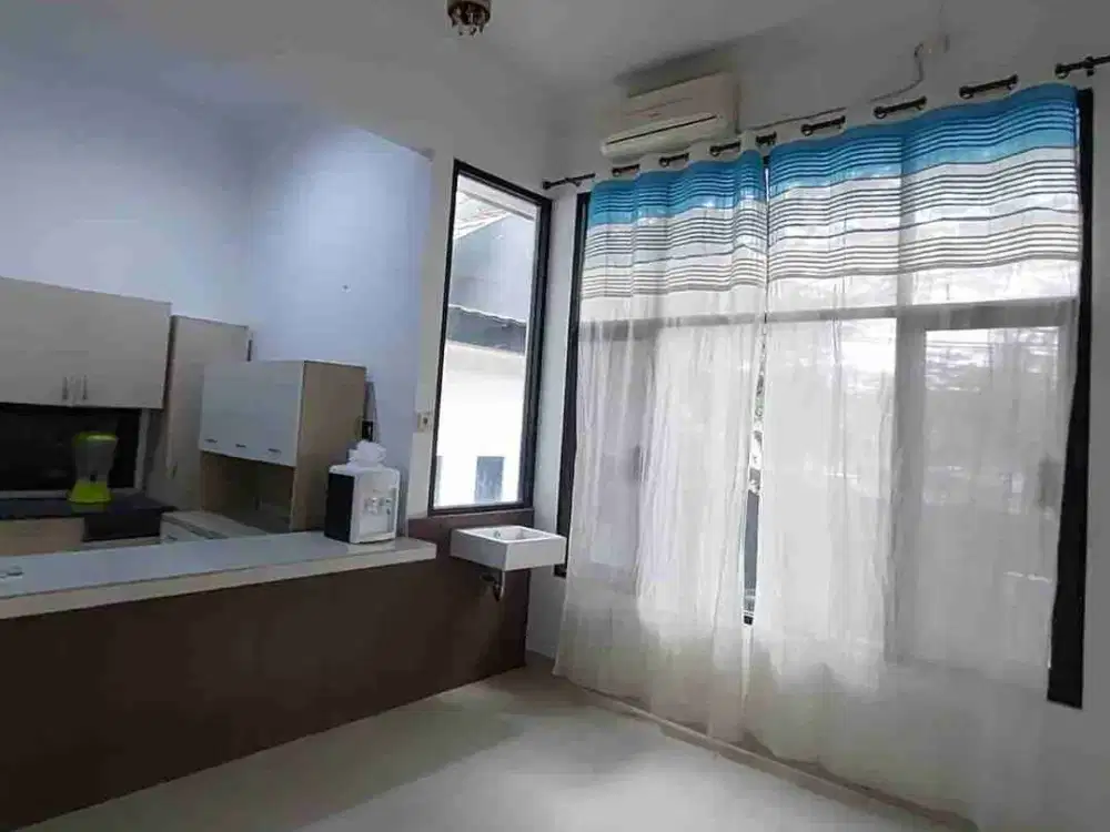 disewa rumah hook di jalan utama 2 lt kt 3+2 hadap utara barat