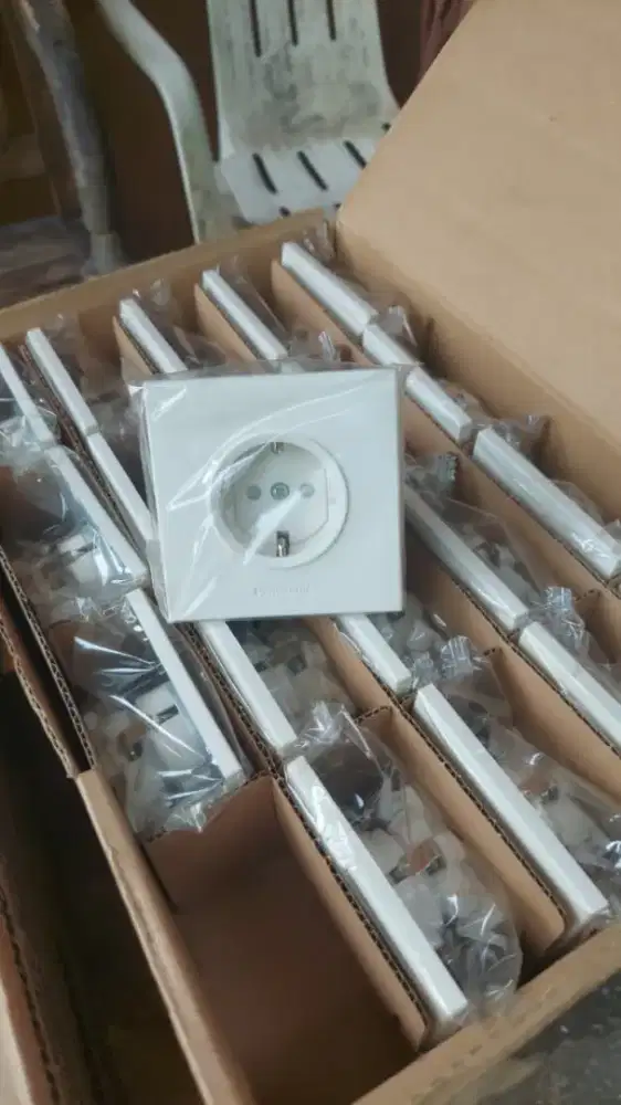 Panasonic Stop Kontak Putih 1 Gang Type WESJP 1121 White