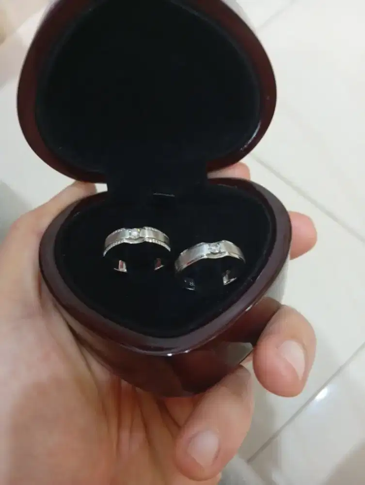 Wedding Ring Belva Diamond Asli 18K White Gold Sepasang-Surat Lengkap